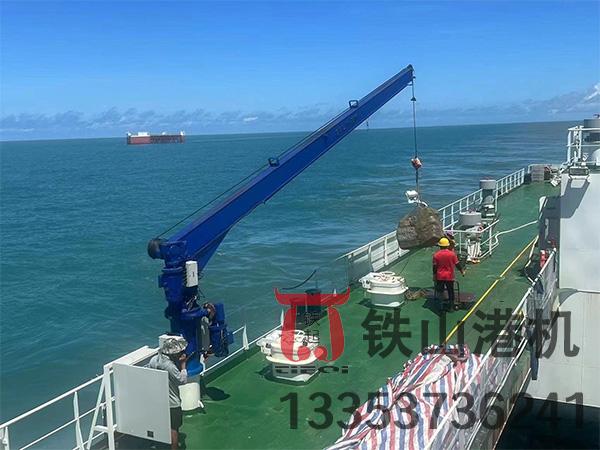 江蘇泰州甲板起重機廠家折疊式甲板起重機節(jié)省艙面空間快速收放設計